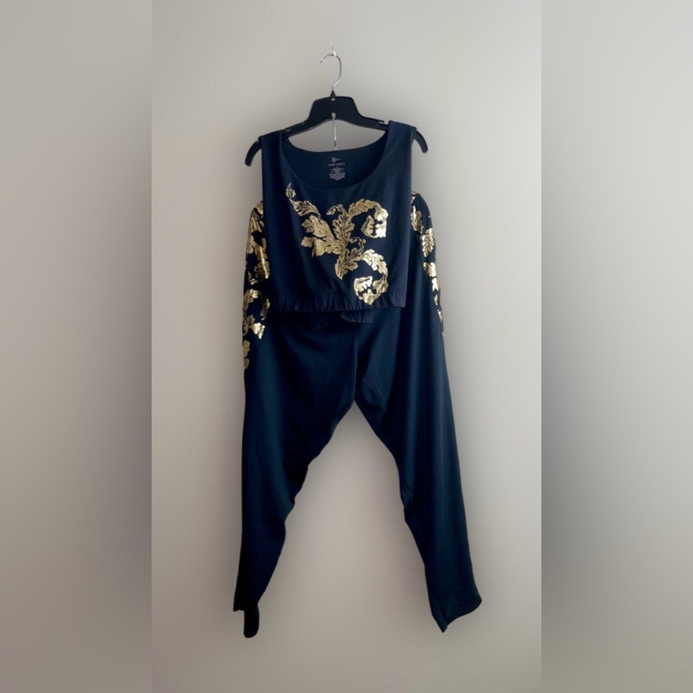 LIVE + WELL Gold Foliage 2-Pc Workout Set
